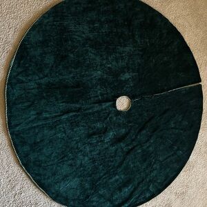 Dark Green Velvet Tree Skirt